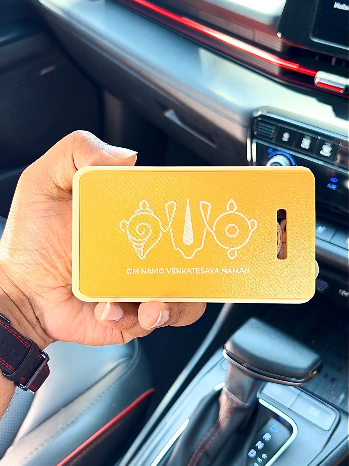 TIRUPATI – Shankha Chakra Namam Car Hang | BLACK × GOLD